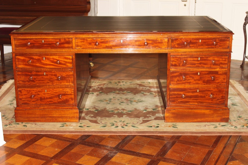 A fine George IV early 19th century 18 drawer mahogany partners desk View XXII