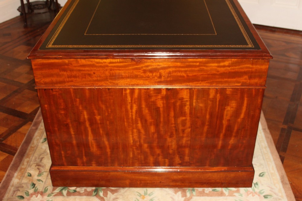 A fine George IV early 19th century 18 drawer mahogany partners desk View XXIII