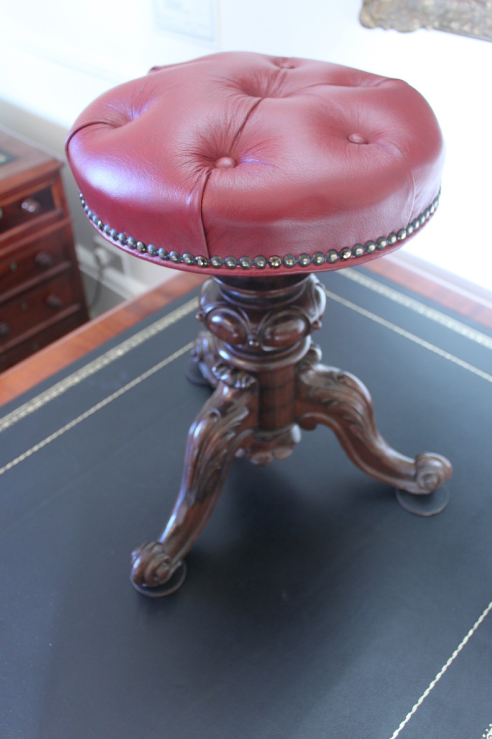 Victorian walnut revolving piano stool