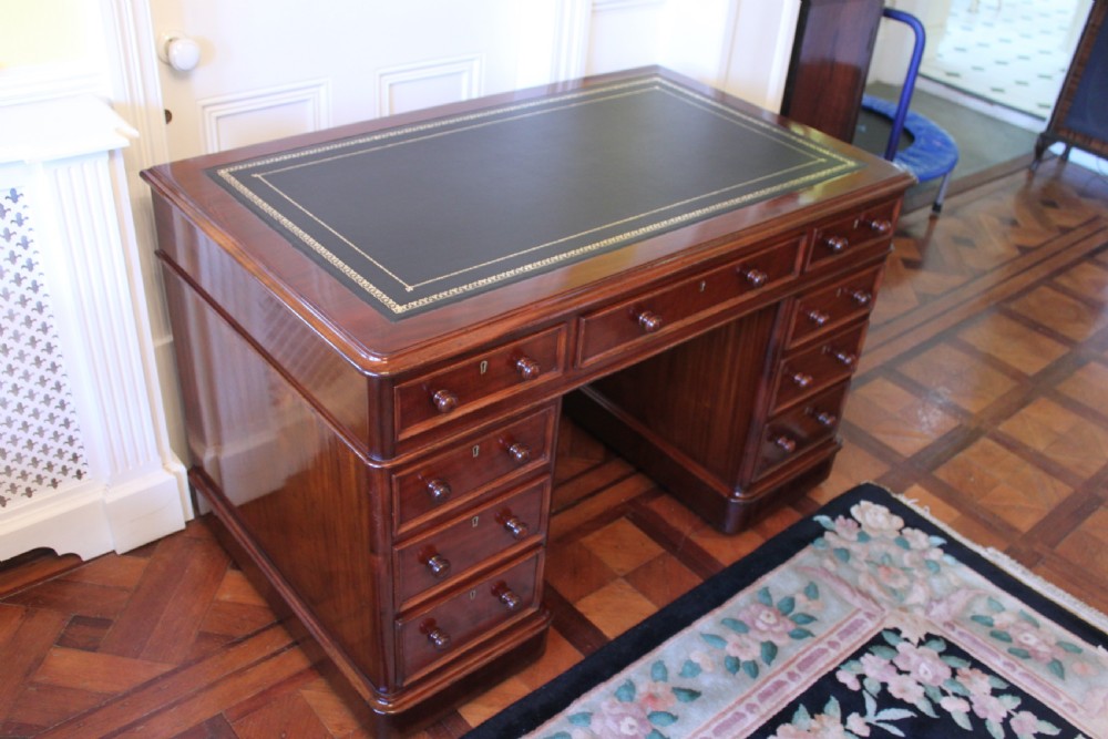 Victorian mahogany pedestal desk View IV