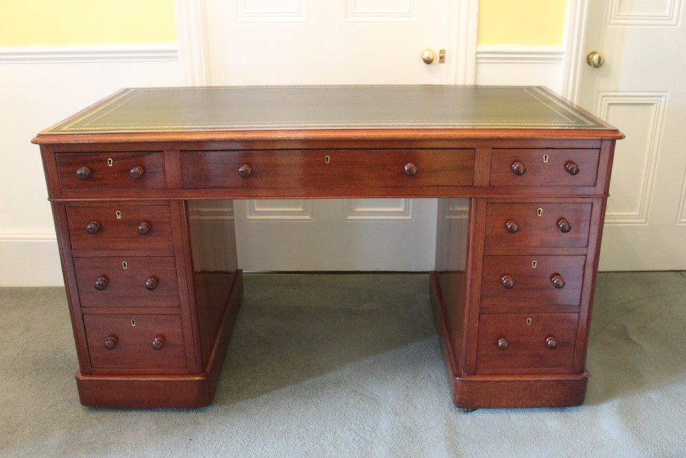 A good quality Victorian mahogany 9-drawer pedestal desk