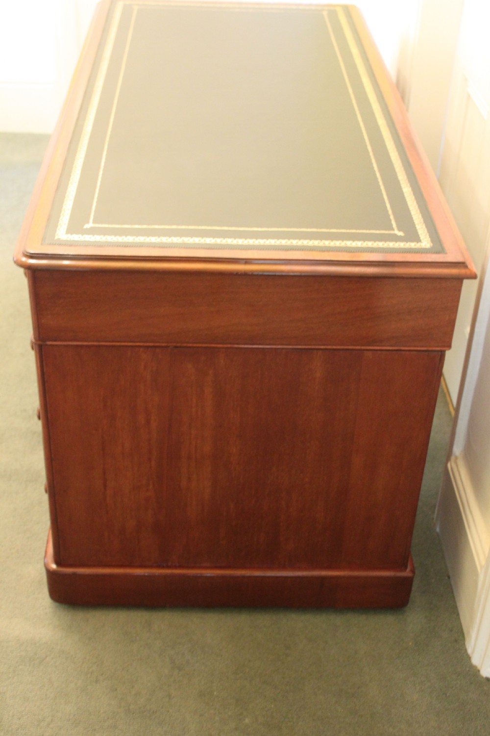 A good quality Victorian mahogany 9-drawer pedestal desk View V