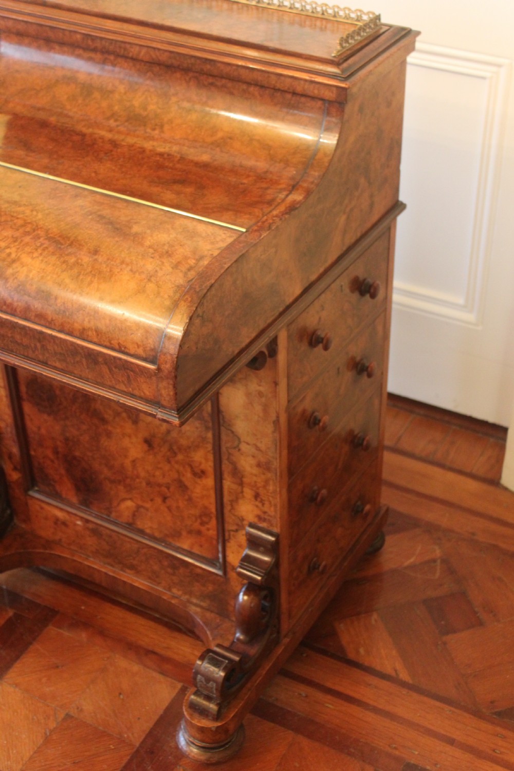 A fine Victorian Davenport desk View II