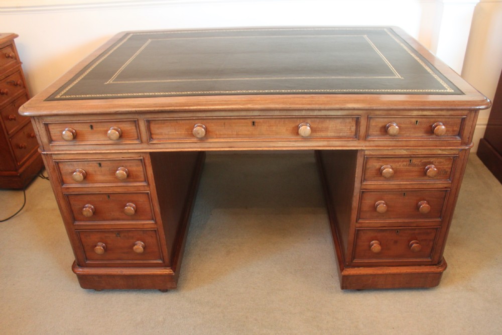 19th century Edwards & Roberts Partners desk in mahogany View VI