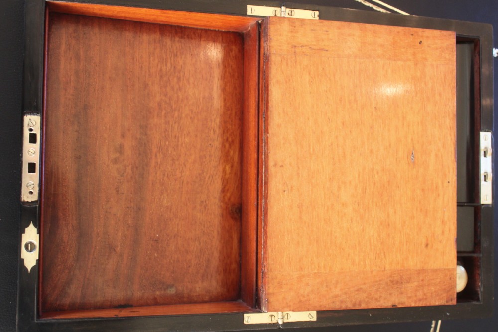 Victorian burr walnut writing slope with secret drawers View VII