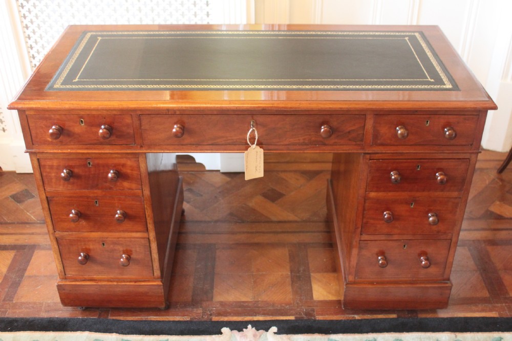 Victorian mahogany pedestal desk