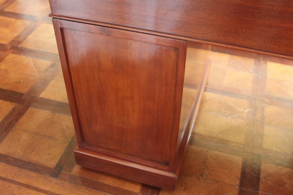 Victorian mahogany pedestal desk with a dark green leather inset top and nine drawers with turned handles. View XI