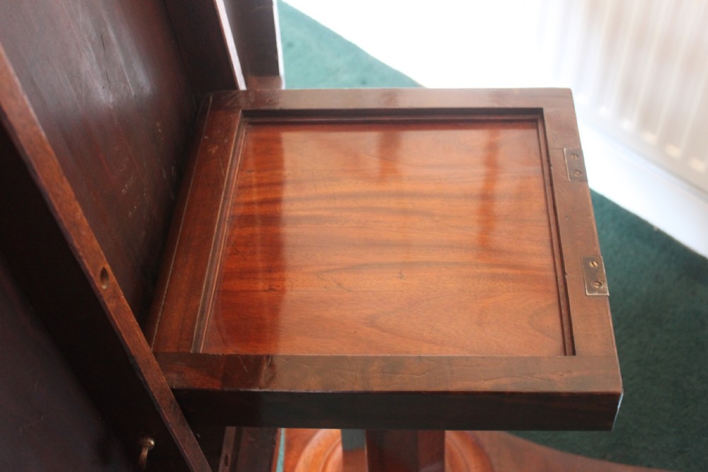 Victorian mahogany round table View III