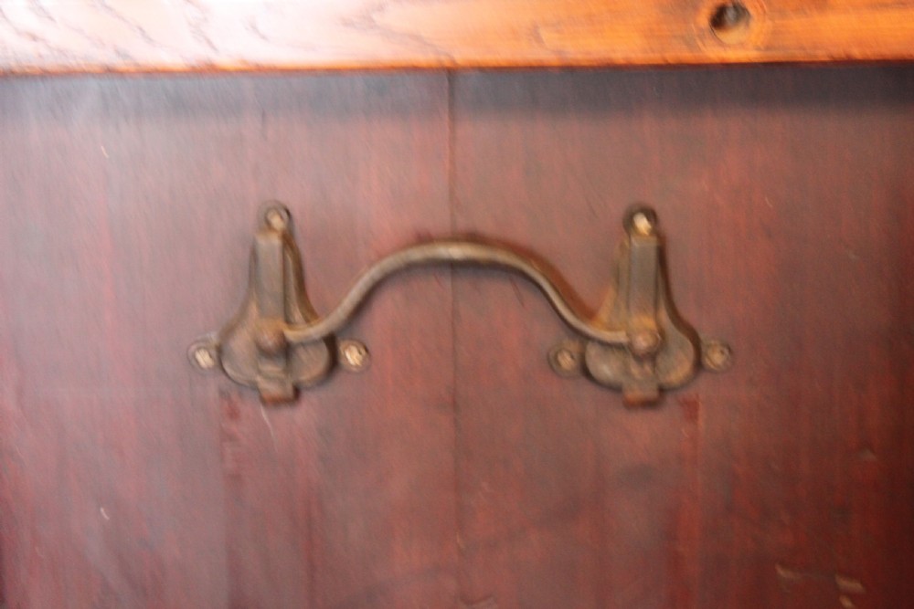 Victorian mahogany round table View VI