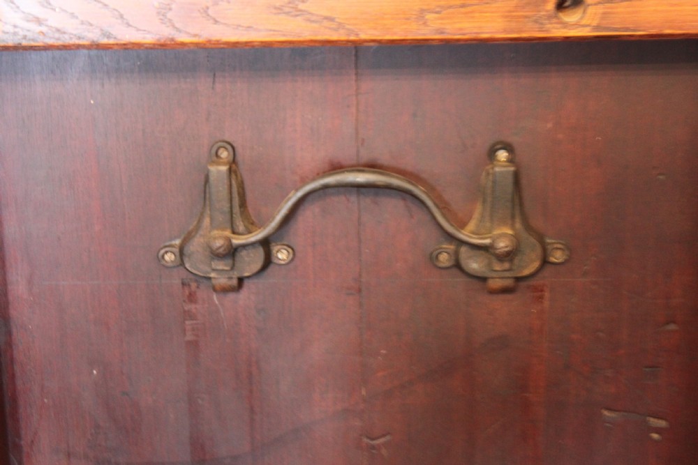 Victorian mahogany round table View VII