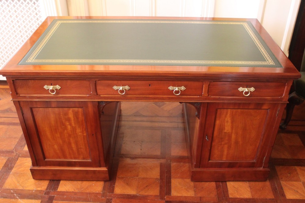Late 19th century American walnut pedestal  partners desk View IX