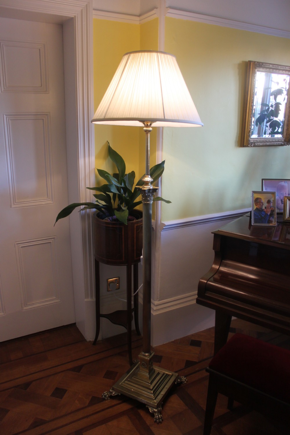 An Edwardian Corinthian column brass extending standard lamp