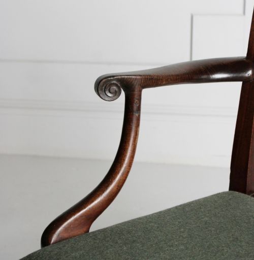 GEORGIAN ARMCHAIR OF LARGE PROPORTIONS - ADDITIONAL PHOTO 1