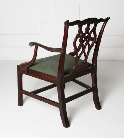 GEORGIAN ARMCHAIR OF LARGE PROPORTIONS - ADDITIONAL PHOTO 2