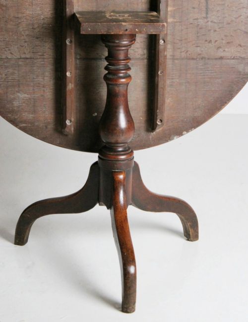 LARGE 18TH CENTURY TILT TOP TABLE IN OAK - ADDITIONAL PHOTO 1