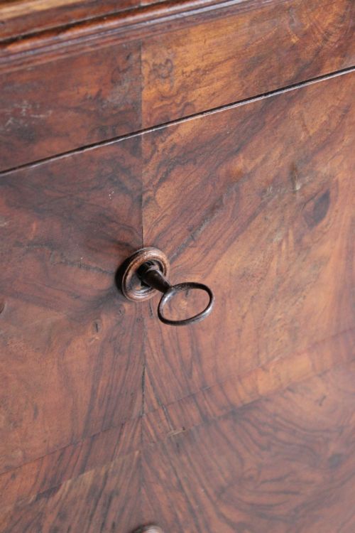 FRENCH 19TH C WALNUT COMMODE LOUIS PHILIPPE - ADDITIONAL PHOTO 4