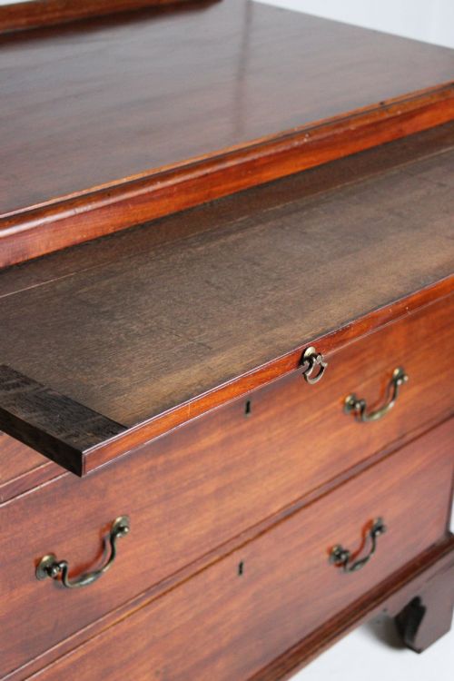 GEORGE III MAHOGANY CHEST OF DRAWERS - ADDITIONAL PHOTO 2