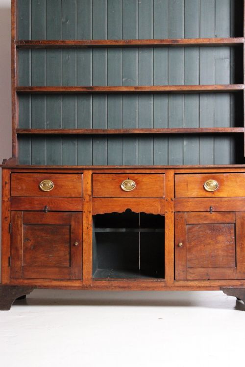 GEORGE III COUNTRY DOG KENNEL DRESSER IN OAK - ADDITIONAL PHOTO 2