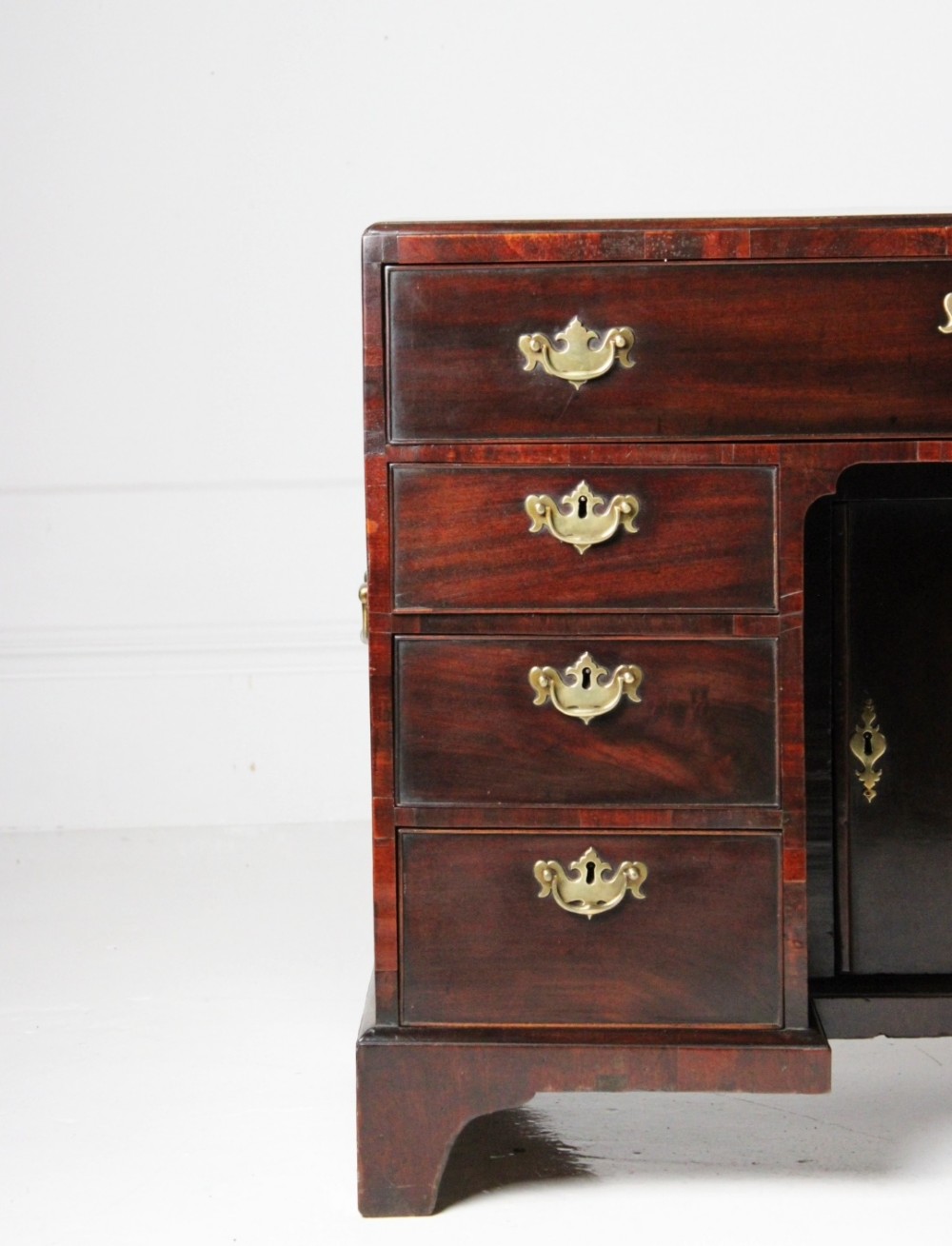 George II red walnut kneehole desk View VIII
