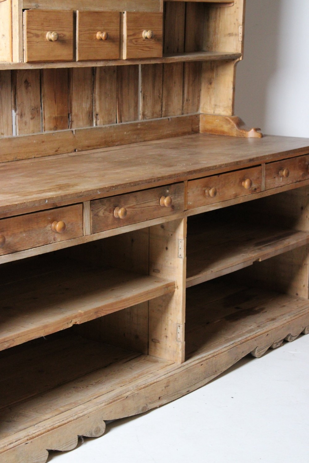 Large pine farmhouse dresser View VIII