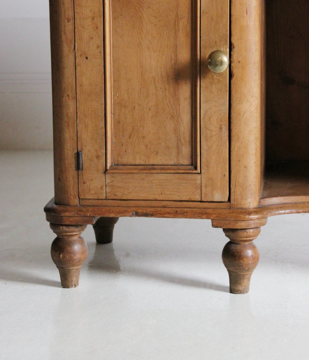 Pine dog kennel dresser base 19th century View V