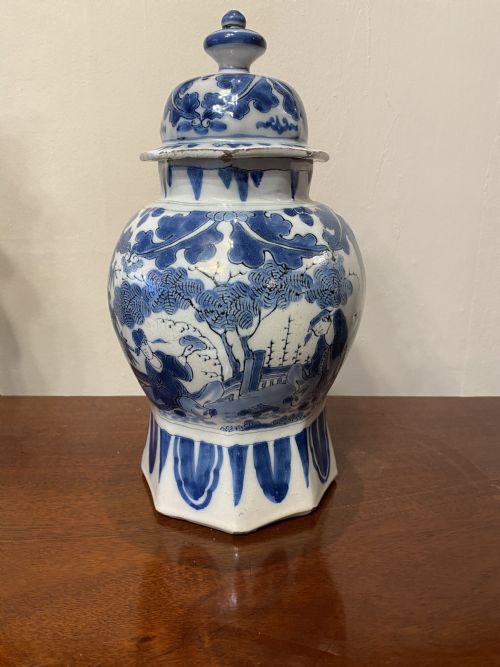 De Grieka a ( 1658-1722) Dutch Delft Vase and Cover