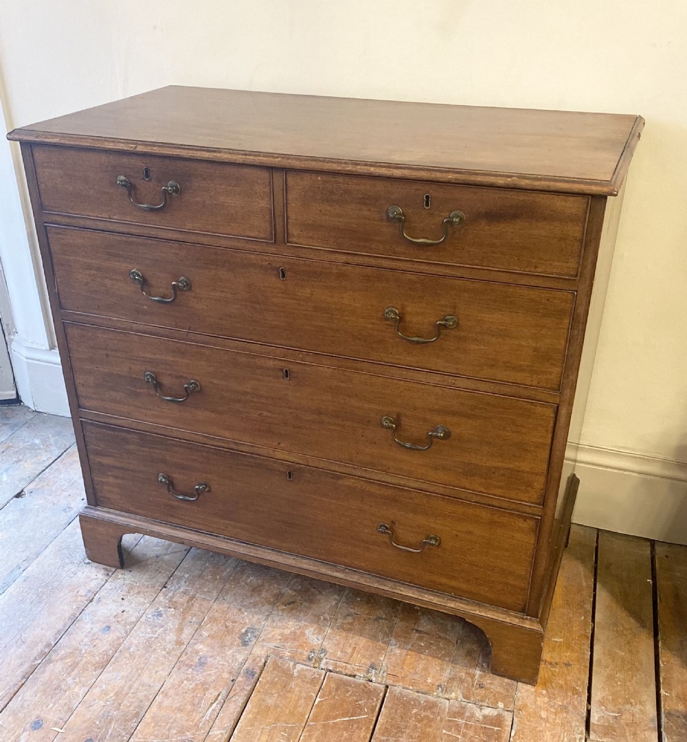 Georgian Mahogany chest of drawers 