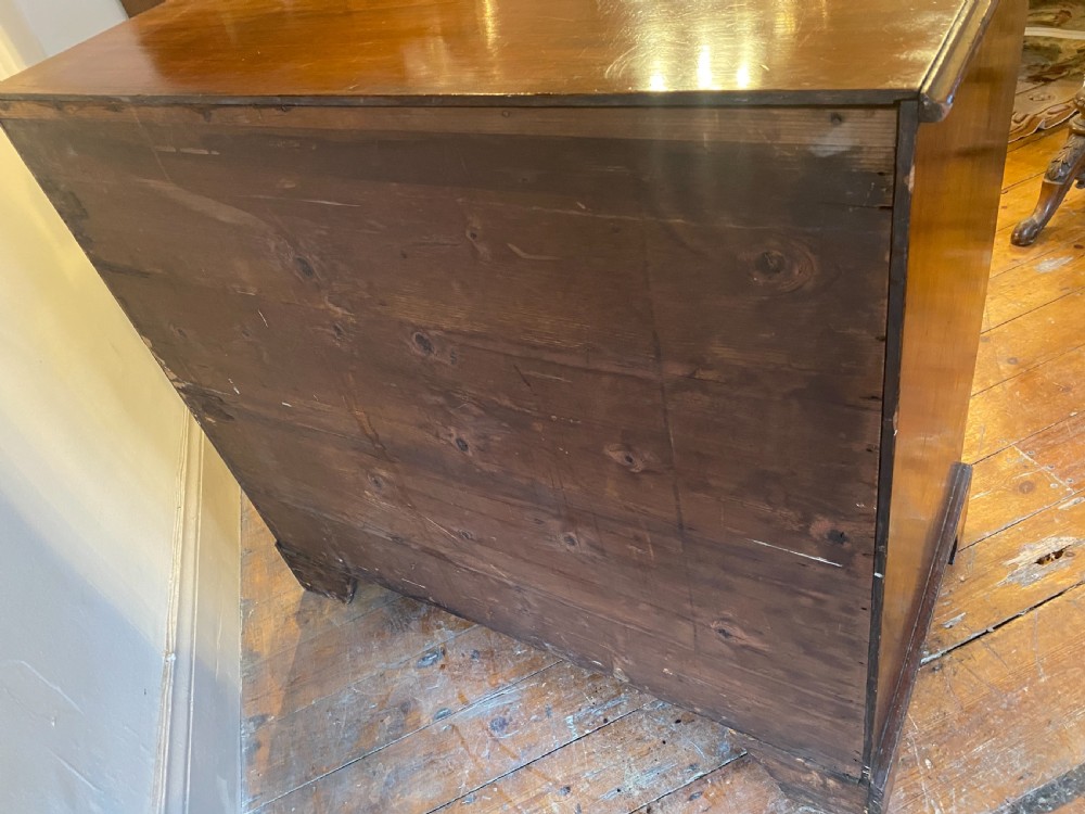 Georgian Mahogany chest of drawers  View II