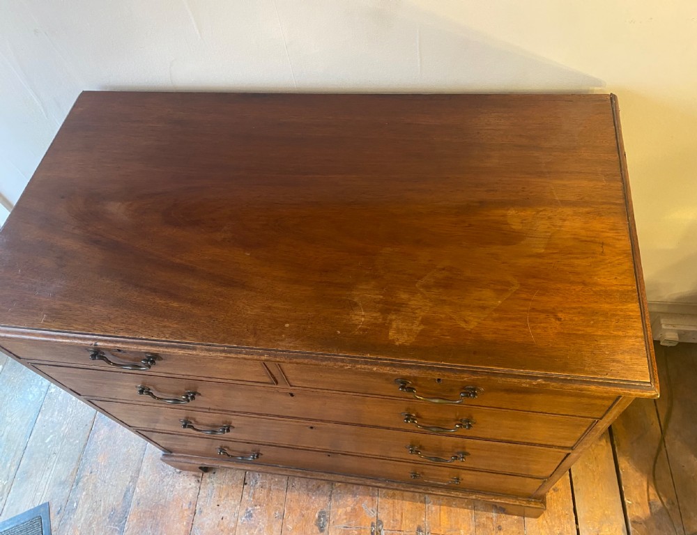 Georgian Mahogany chest of drawers  View III