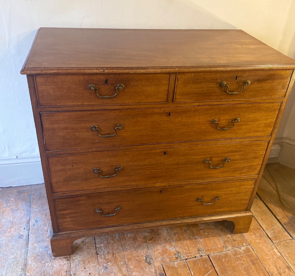 Georgian Mahogany chest of drawers  View V
