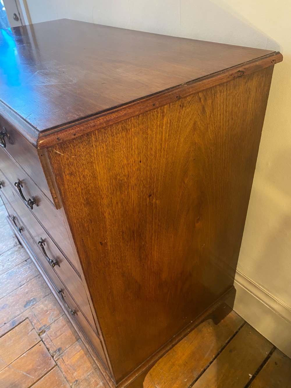 Georgian Mahogany chest of drawers  View VII