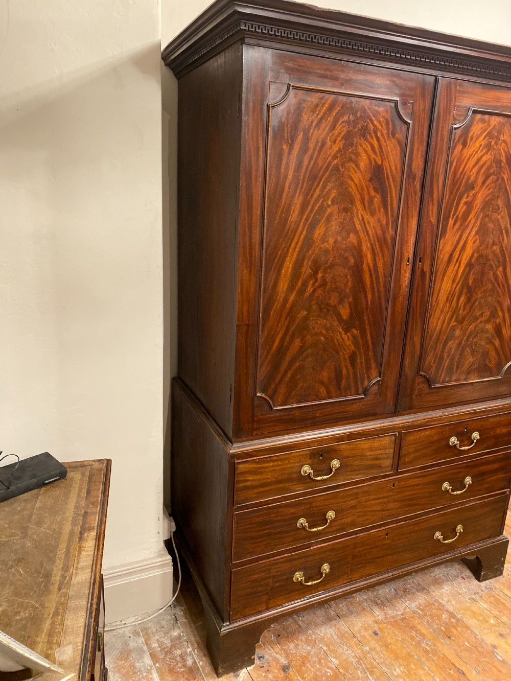 C18th flame Mahogany linen press View IV