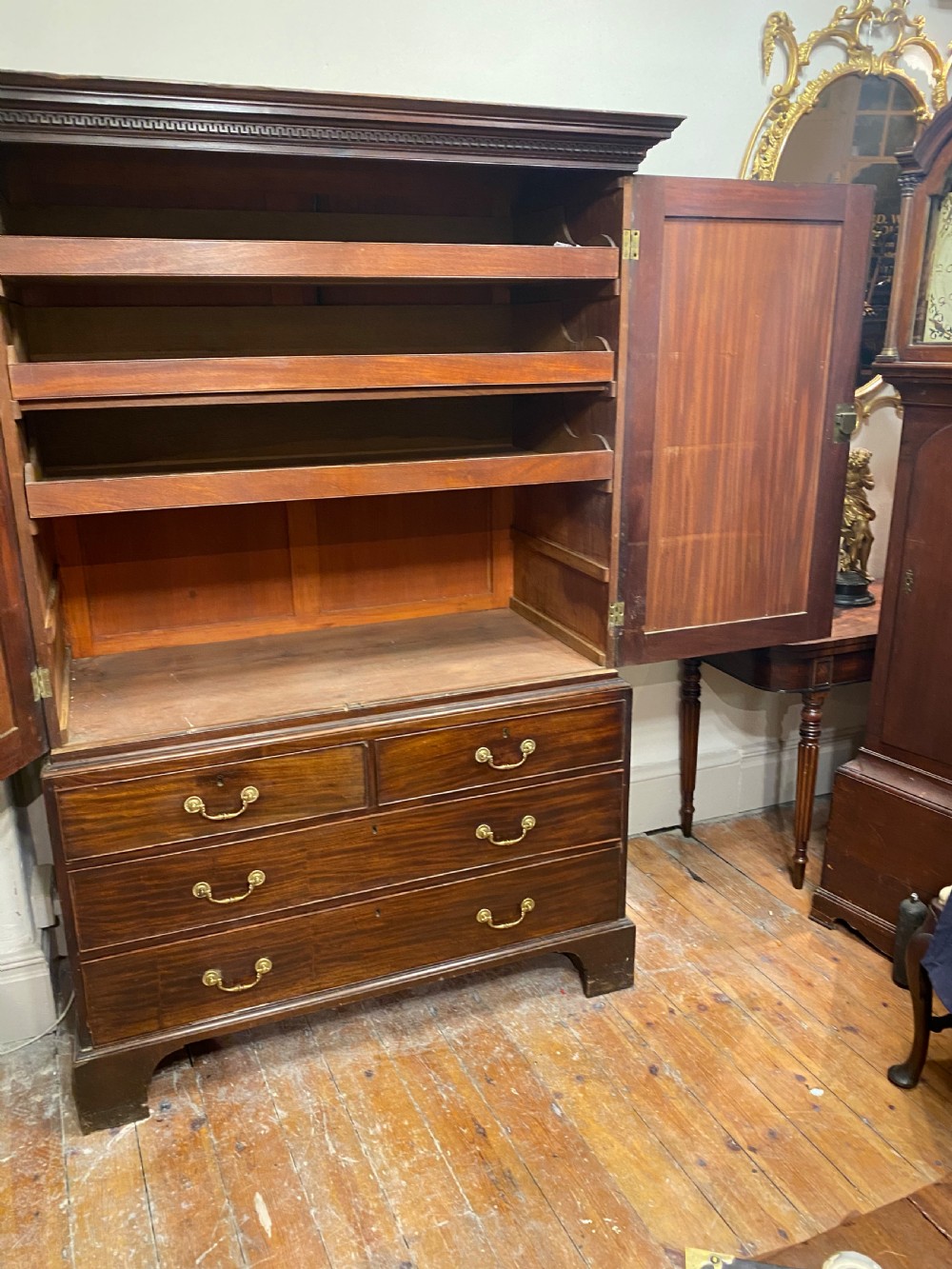 C18th flame Mahogany linen press View VII