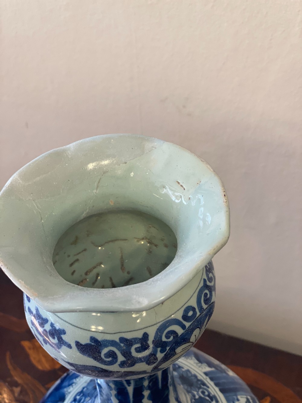 C18th large delft vase  View IV