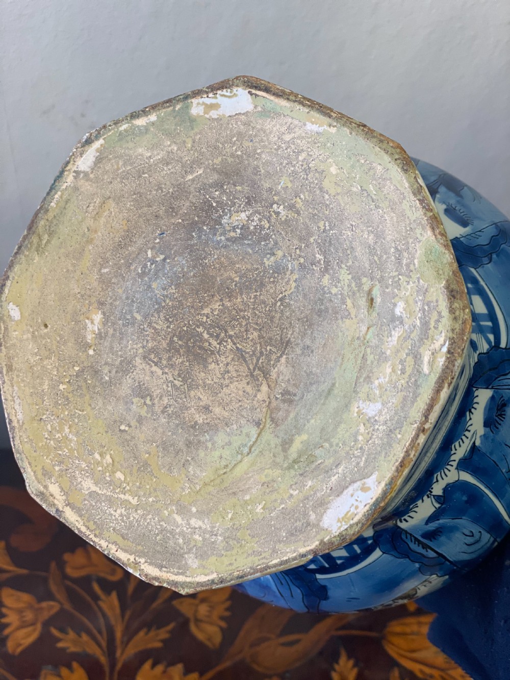 C18th large delft vase  View X