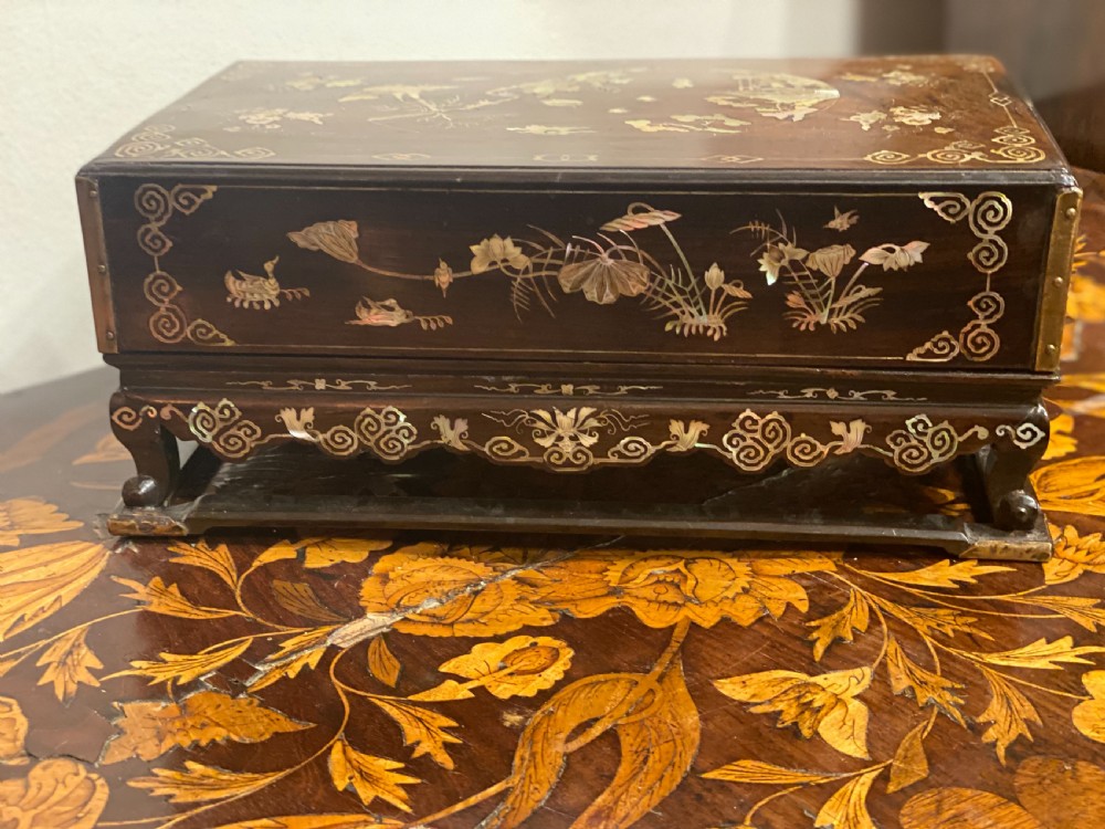 Chinese inlaid Huanghuali wood inlaid box  View II