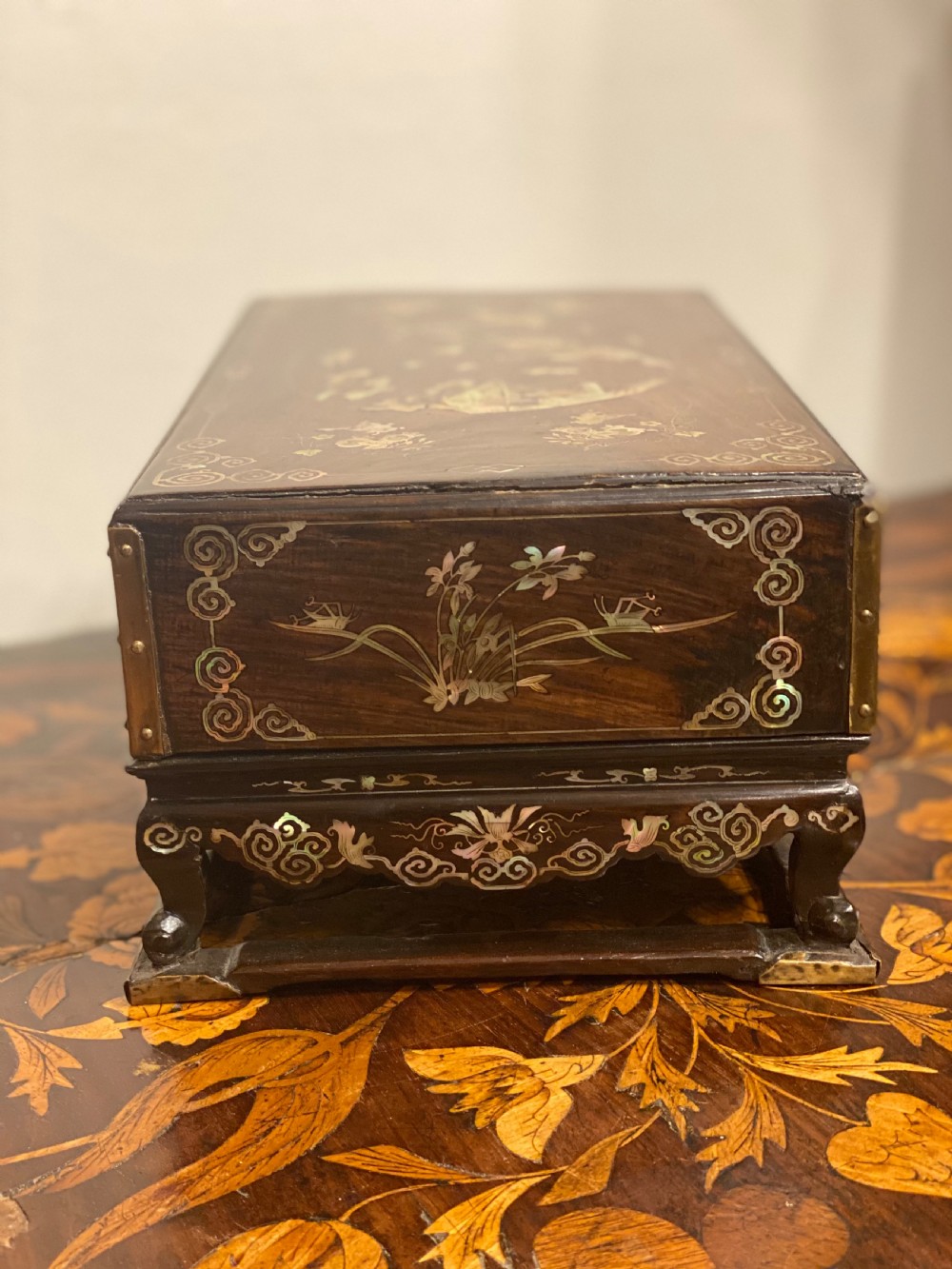Chinese inlaid Huanghuali wood inlaid box  View V