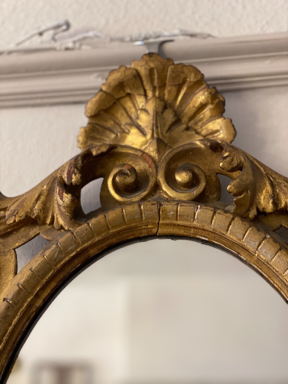 C18th giltwood oval carved mirror  View IV