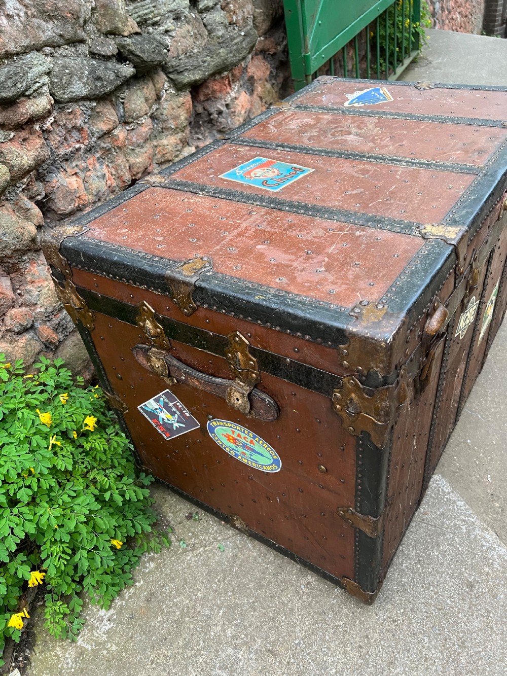 1930s travelling trunk  View II