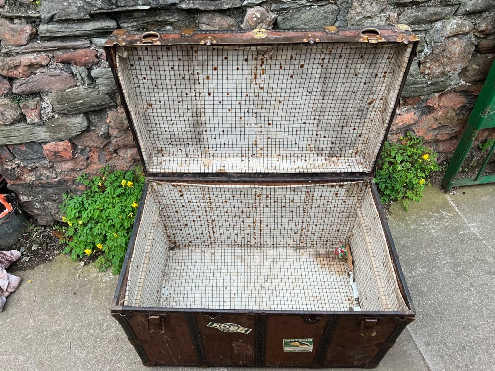 1930s travelling trunk  View V