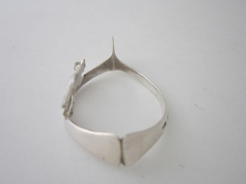 ANTIQUE GEORGE V STERLING SILVER NAPKIN HOLDER - ADDITIONAL PHOTO 4