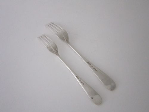 ANTIQUE VICTORIAN STERLING SILVER CANTEEN OF RAT TAIL CUTLERY - ADDITIONAL PHOTO 9