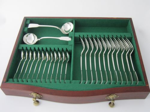 ANTIQUE VICTORIAN STERLING SILVER CANTEEN OF CUTLERY - ADDITIONAL PHOTO 12