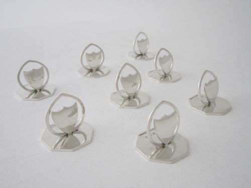 A SET OF EIGHT ANTIQUE EDWARDIAN STERLING SILVER MENUPLACE CARD HOLDERS - ADDITIONAL PHOTO 1