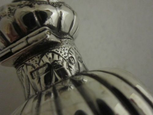 ANTIQUE VICTORIAN STERLING SILVER PERFUME BOTTLE - ADDITIONAL PHOTO 7