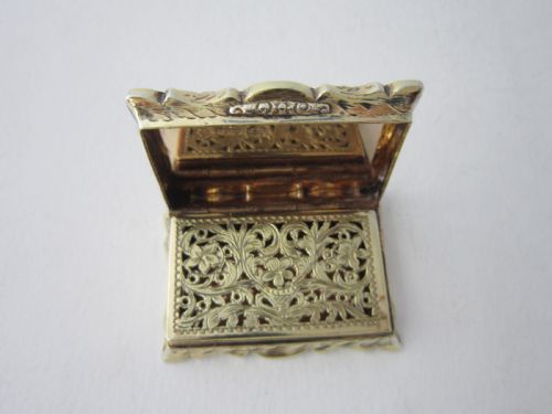 ANTIQUE VICTORIAN STERLING SILVER GILT VINAIGRETTE - ADDITIONAL PHOTO 6