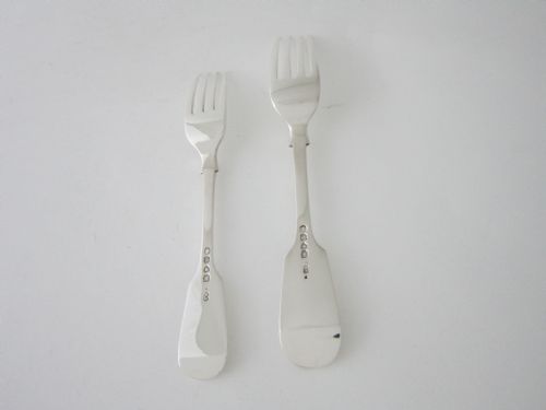 ANTIQUE VICTORIAN STERLING SILVER CANTEEN OF CUTLERY - ADDITIONAL PHOTO 6