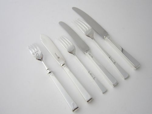 ELIZABETH II STERLING SILVER GLAMS PATTERN CANTEEN OF CUTLERY - ADDITIONAL PHOTO 2