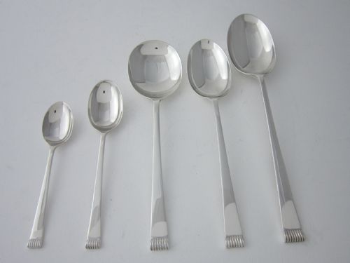 ELIZABETH II STERLING SILVER GLAMS PATTERN CANTEEN OF CUTLERY - ADDITIONAL PHOTO 3