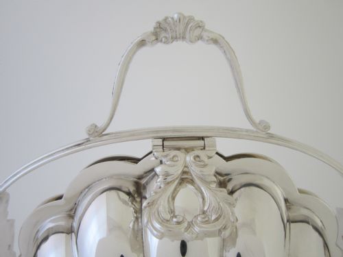 ELIZABETH II SILVER PLATED FOLDING BISCUIT BOX 1960'S - ADDITIONAL PHOTO 10